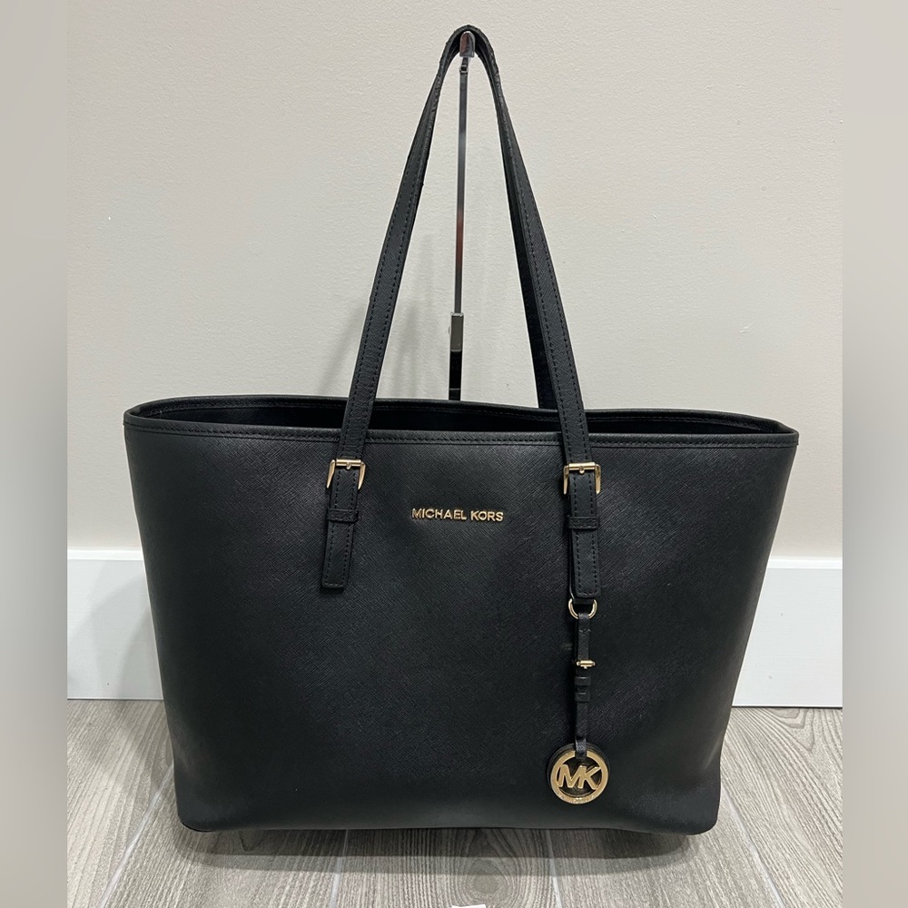 MICHAEL KORS Jet Set Travel Medium Saffiano Leather Tote Bag